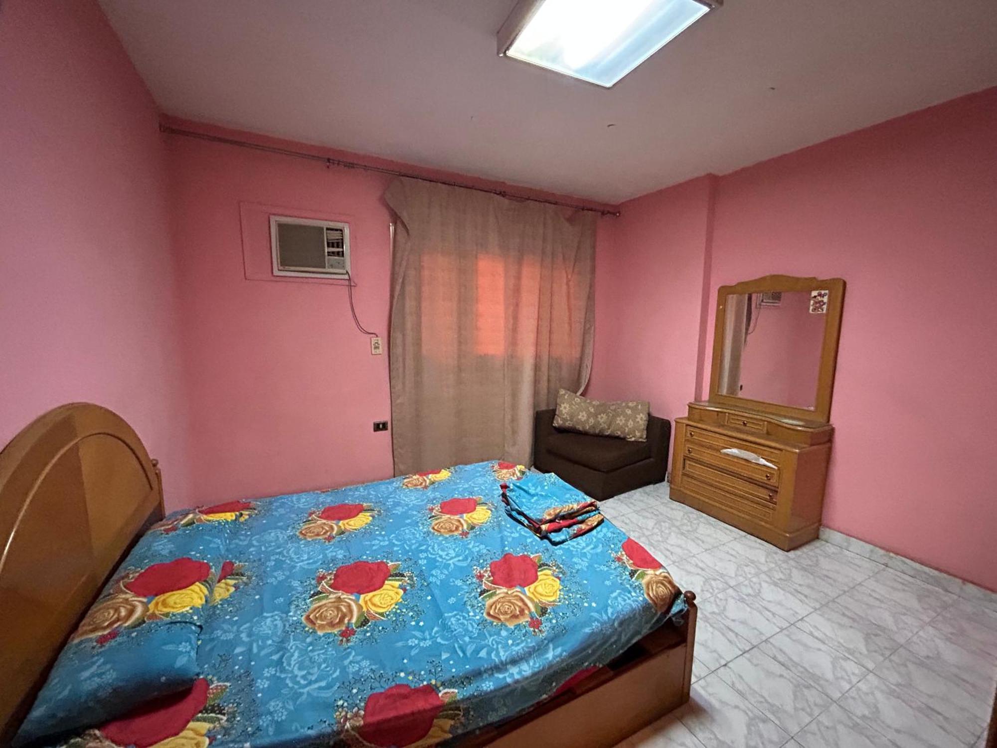 Ezzat Salama Abbas Al Akkad Apartment *